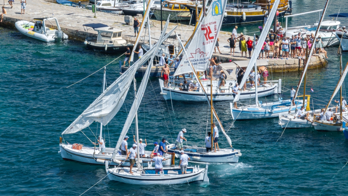 Latinskim idrun na kureja •「Gajete」